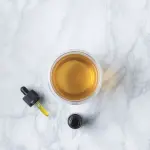 Un goccio di olio di CBD per non pensarci più